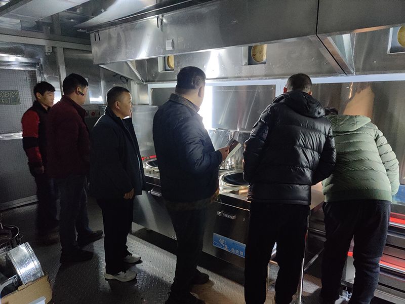 科威特项目定制野营房验收中